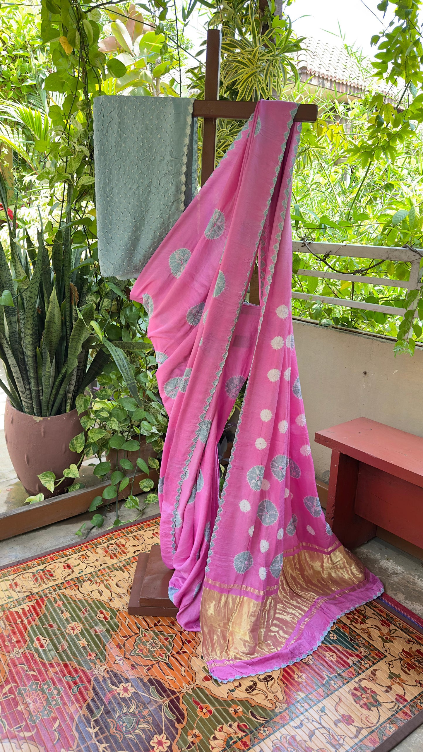 Gajji silk polka dotted shibori saree