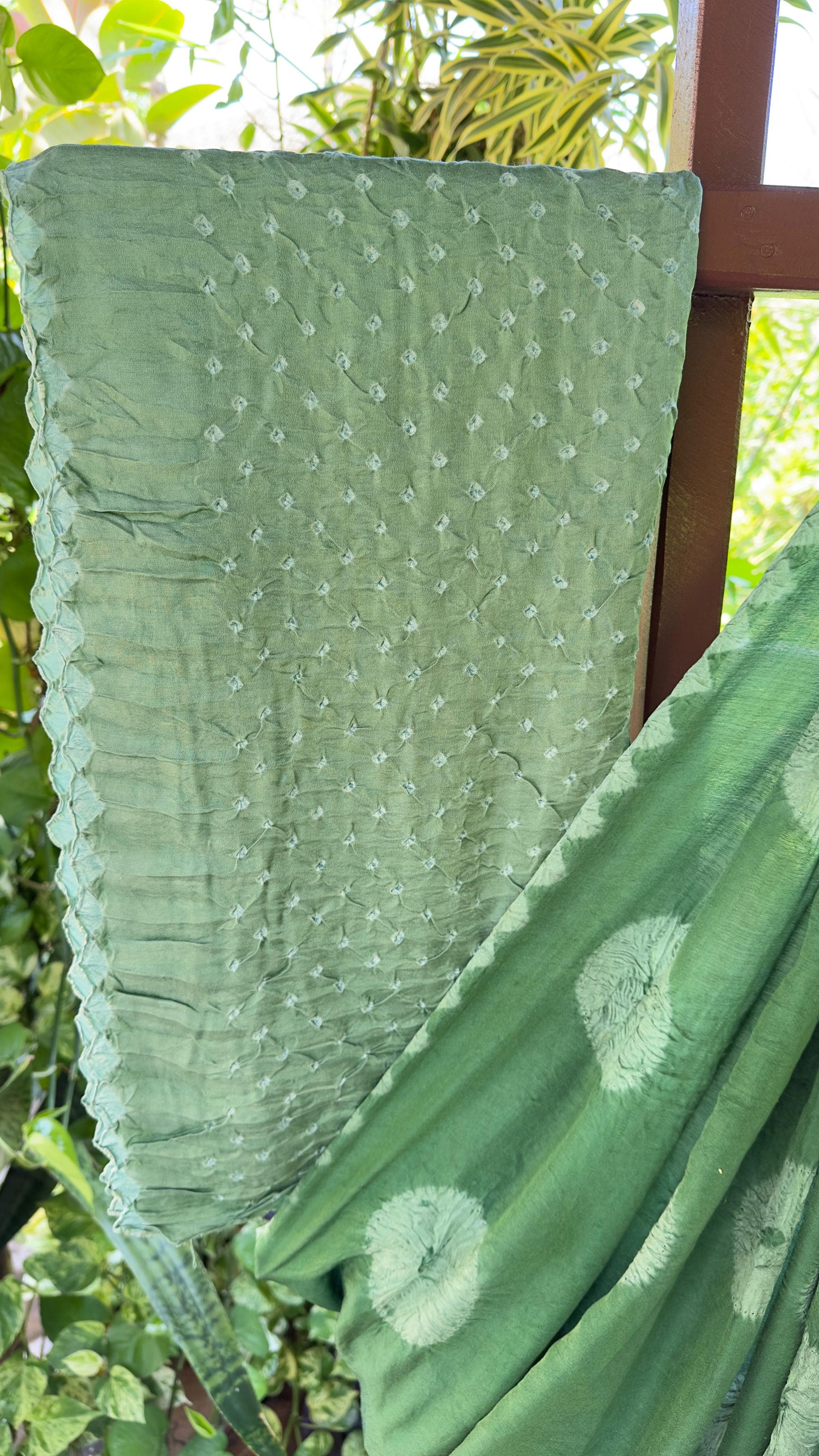 Gajji silk polka dotted shibori