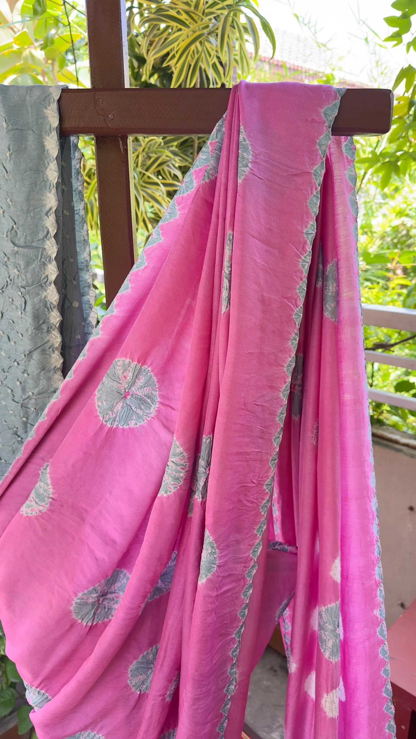Gajji silk polka dotted shibori saree