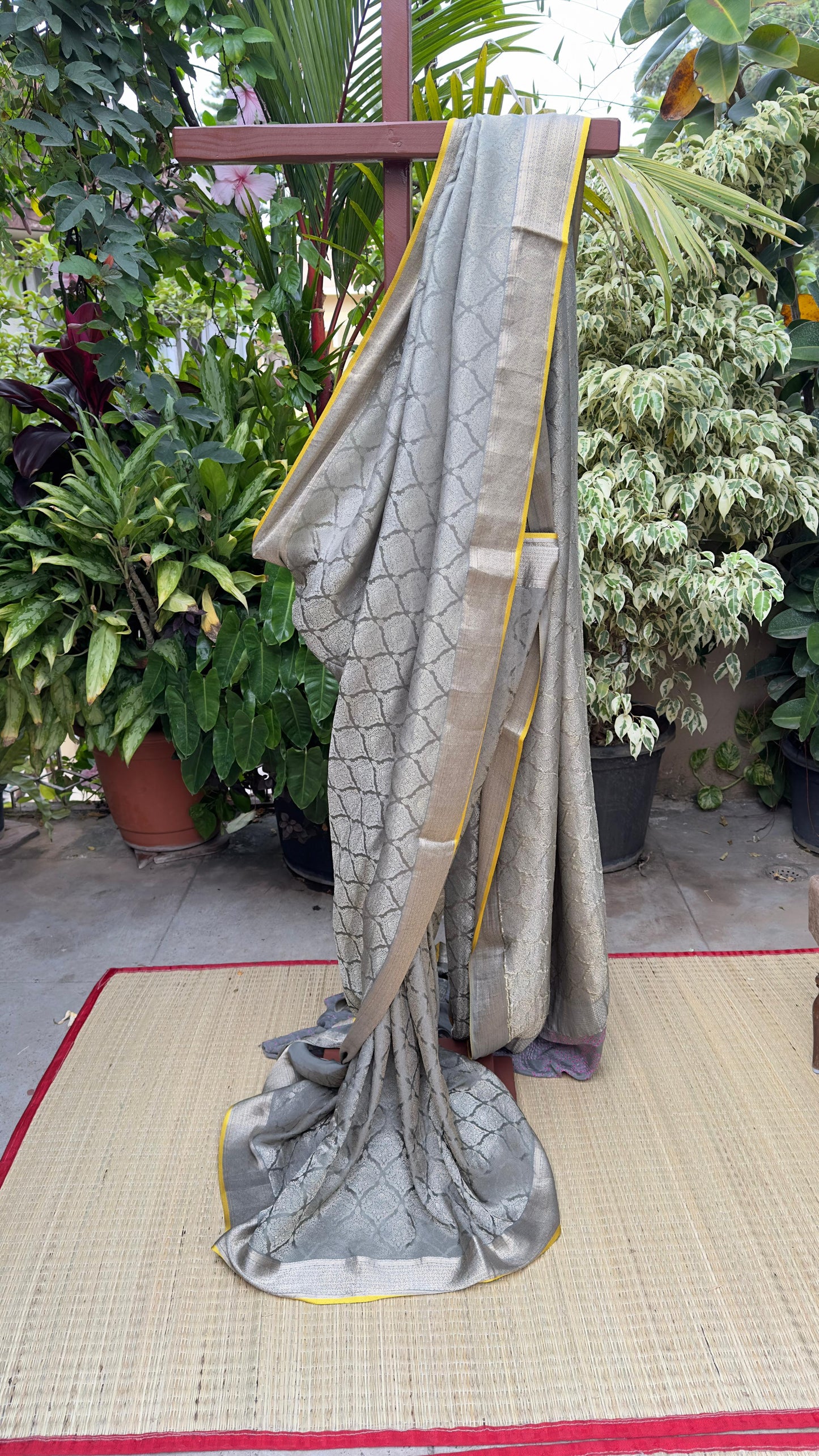 Pure Silk Crepe Benaras with Bandhini