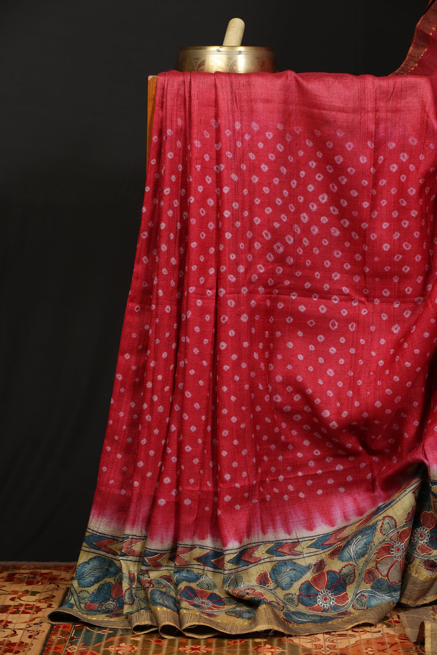 Tussar bandini with penkalamkari