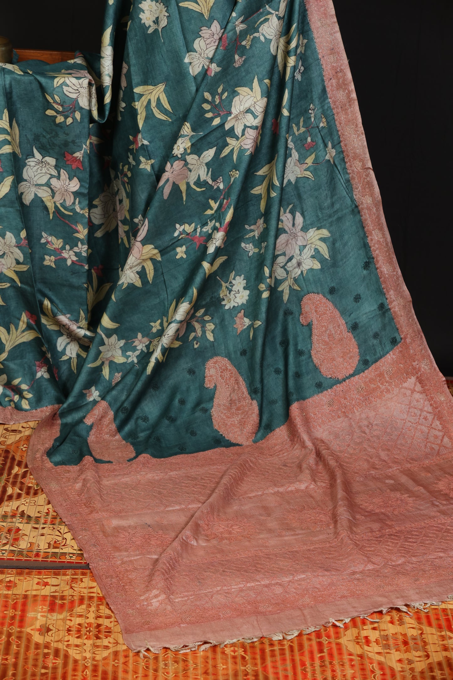 Chikankari with penkalamkari on puresilk tussar