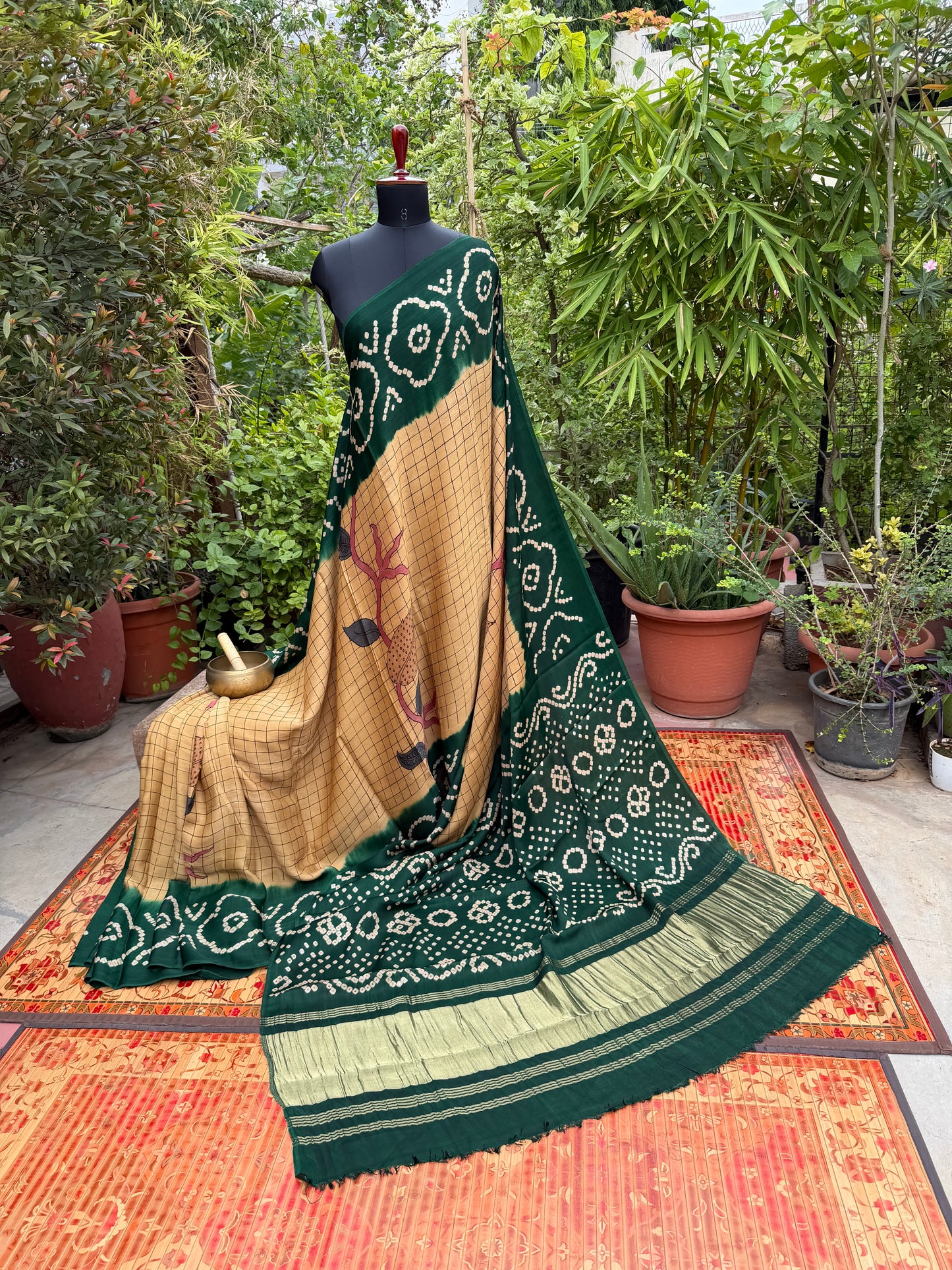Modal silk bandini with penkalamkari saree
