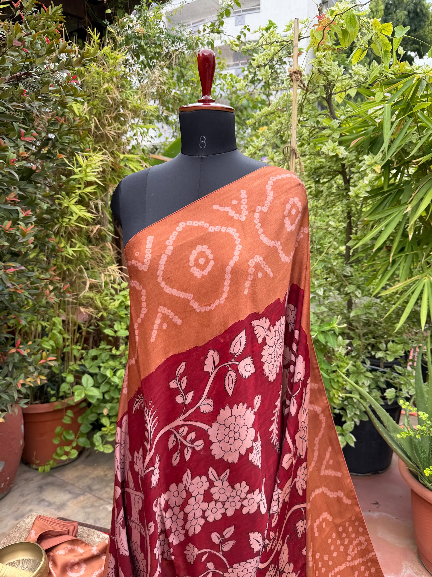 Modal silk bandini with penkalamkari saree