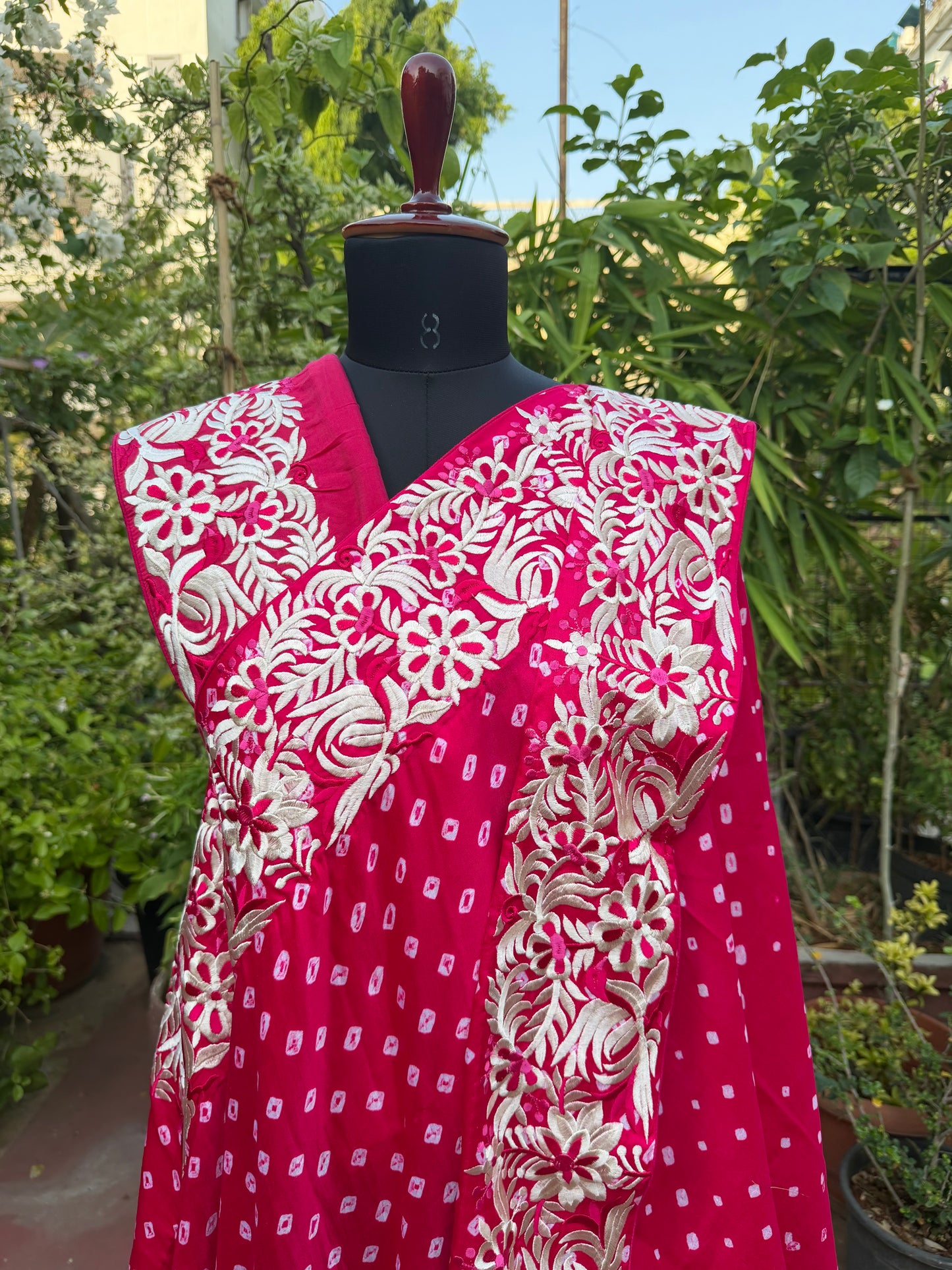 Gajji silk bandini with machine embroidery saree